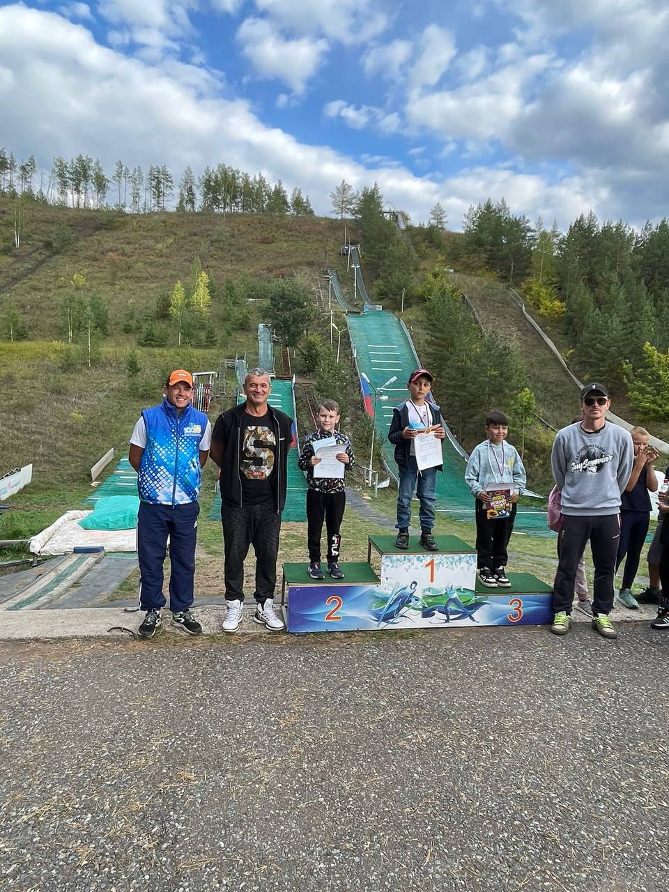 Соревнования юных прыгунов с трамплина состоялись в Республике Татарстан в Альметьевске